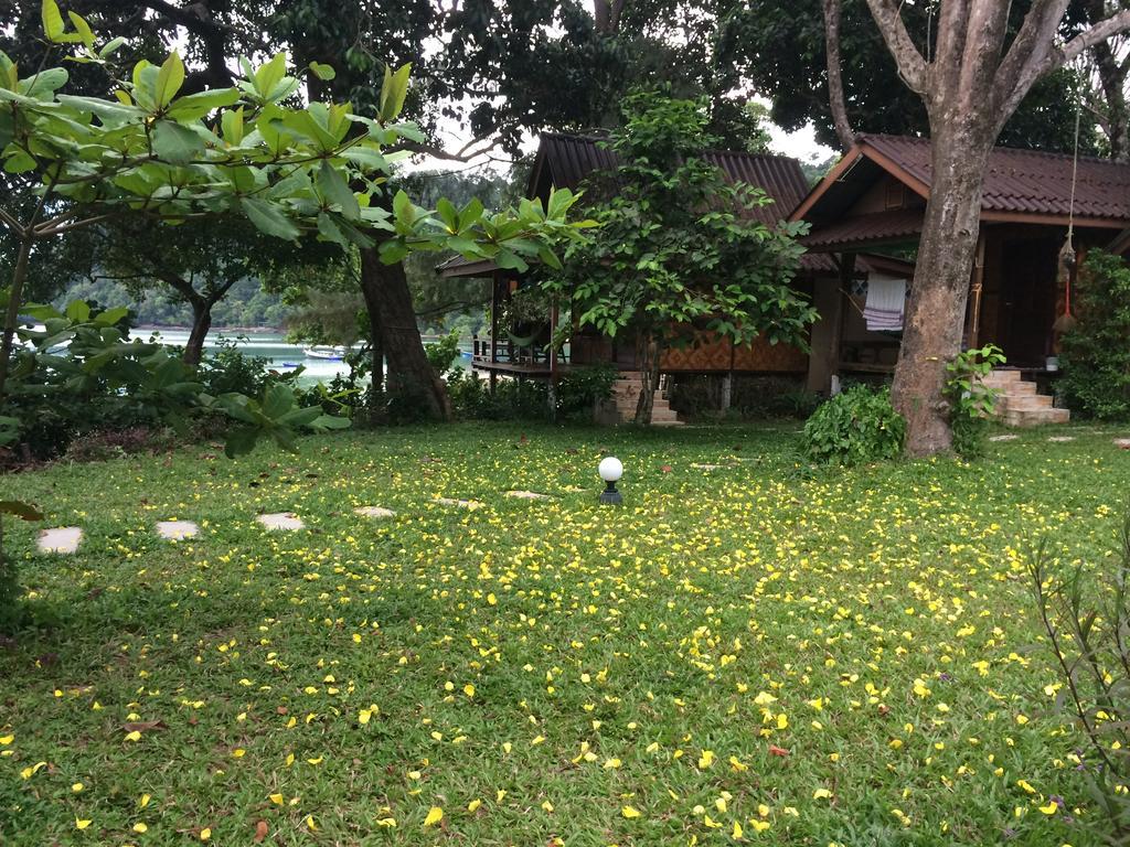 Starlight Beach Resort Koh Phayam Eksteriør billede