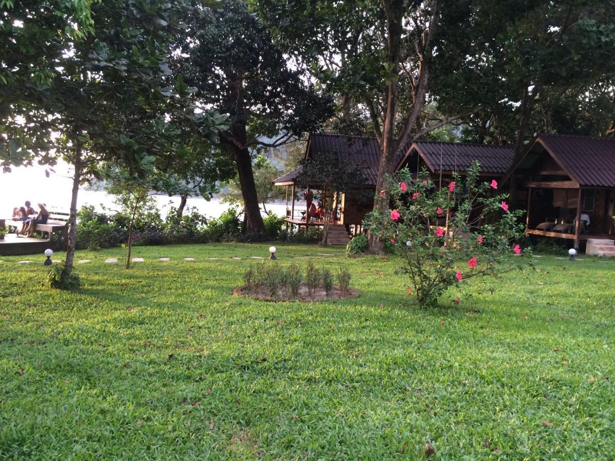 Starlight Beach Resort Koh Phayam Eksteriør billede